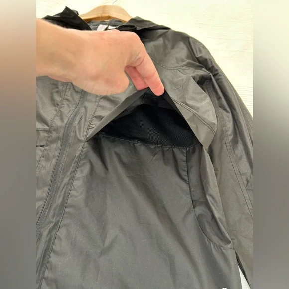Layer 8 Essential Windjacket - Picture 4 of 12